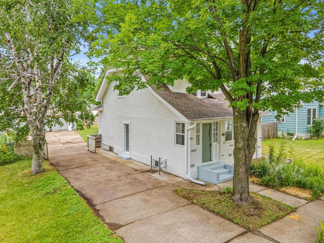 1221 4th Street E, Saint Paul, MN 55106