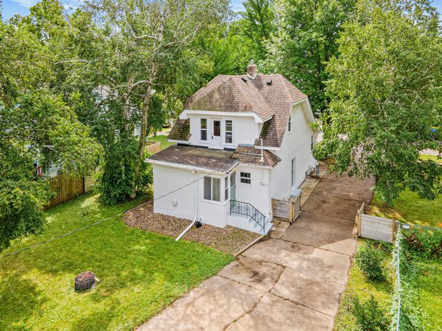 1221 4th Street E, Saint Paul, MN 55106