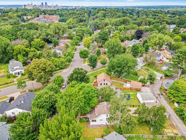 1221 4th Street E, Saint Paul, MN 55106
