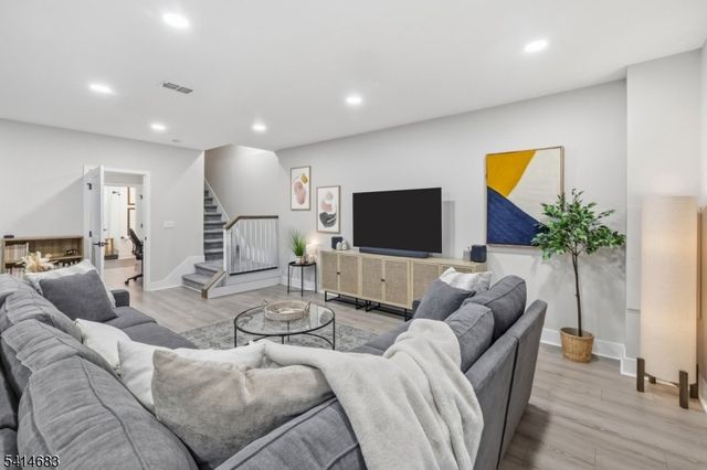 24 Aspen Dr, Cedar Grove Twp., NJ 07009