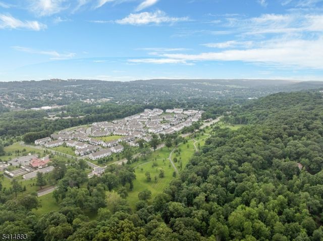 24 Aspen Dr, Cedar Grove Twp., NJ 07009