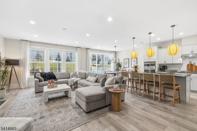 24 Aspen Dr, Cedar Grove Twp., NJ 07009