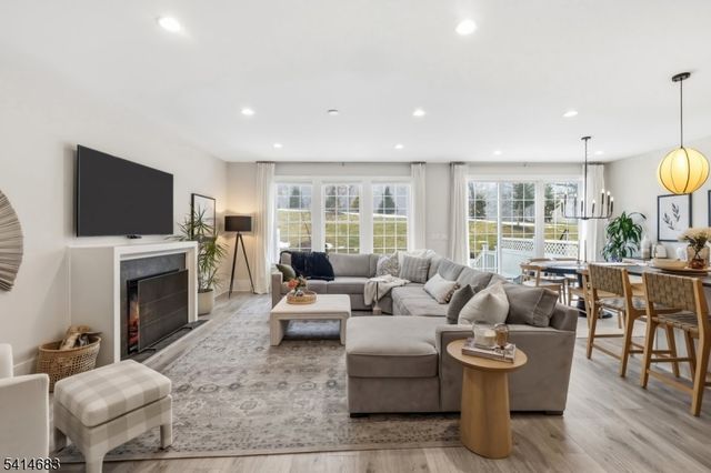 24 Aspen Dr, Cedar Grove Twp., NJ 07009