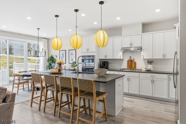 24 Aspen Dr, Cedar Grove Twp., NJ 07009