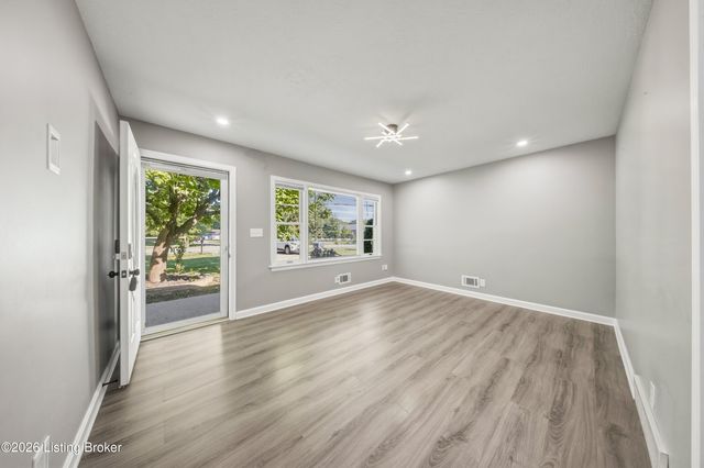 10501 Blue Lick Rd, Louisville, KY 40229