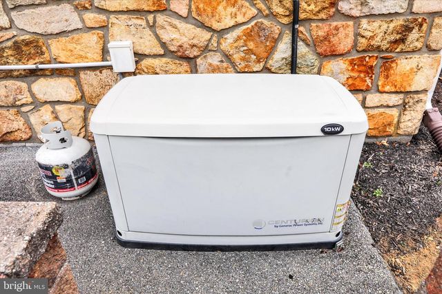 2565 HILL RD, Reading, PA 19606