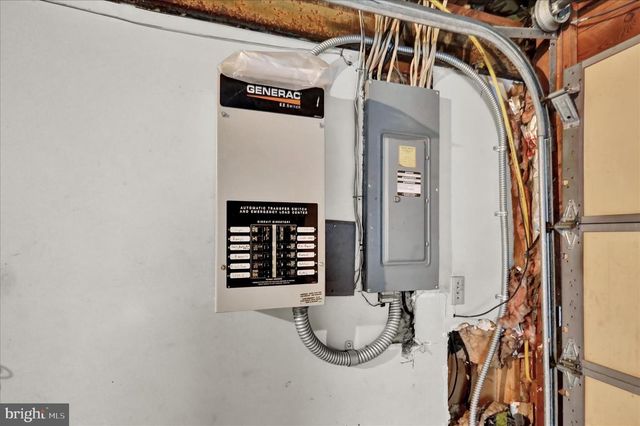 2565 HILL RD, Reading, PA 19606