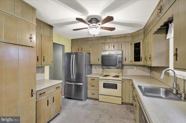 2565 HILL RD, Reading, PA 19606