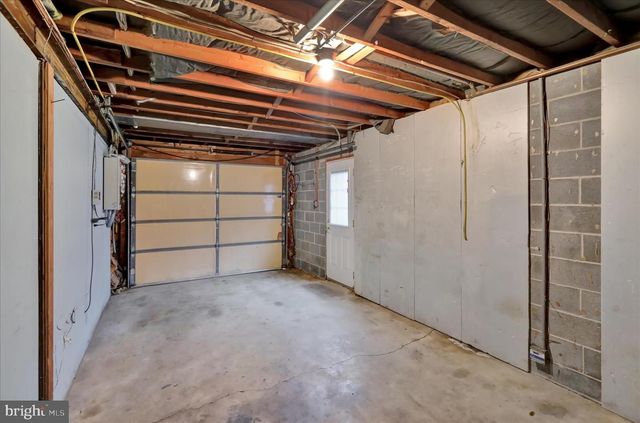 2565 HILL RD, Reading, PA 19606