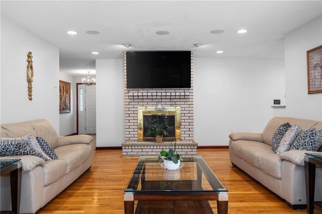 1 Ashley Drive, Lincoln, RI 02865