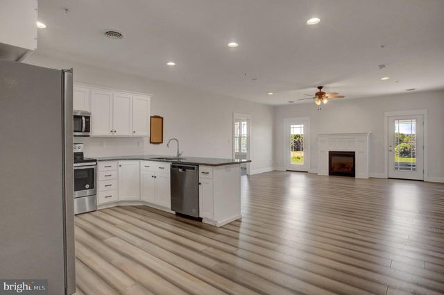 103 BLACKBIRD LN, Shippensburg, PA 17257