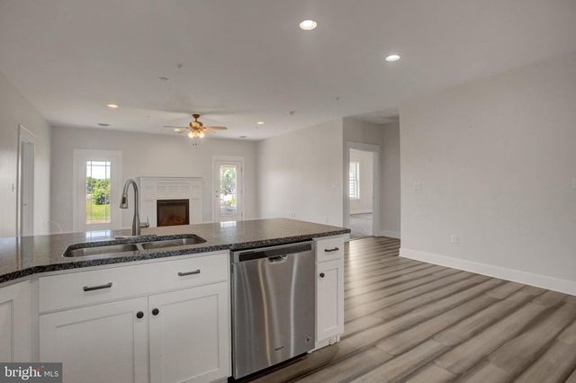 103 BLACKBIRD LN, Shippensburg, PA 17257
