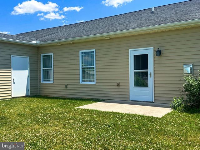 103 BLACKBIRD LN, Shippensburg, PA 17257