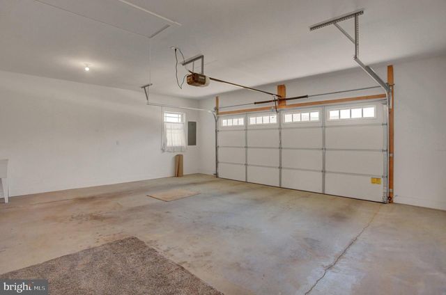 103 BLACKBIRD LN, Shippensburg, PA 17257