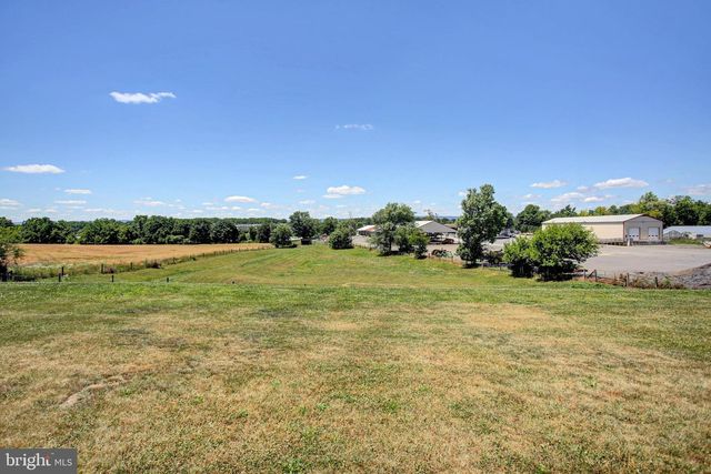 103 BLACKBIRD LN, Shippensburg, PA 17257