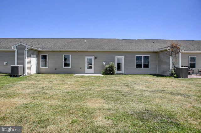 103 BLACKBIRD LN, Shippensburg, PA 17257