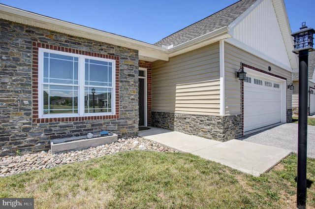 103 BLACKBIRD LN, Shippensburg, PA 17257