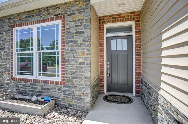 103 BLACKBIRD LN, Shippensburg, PA 17257