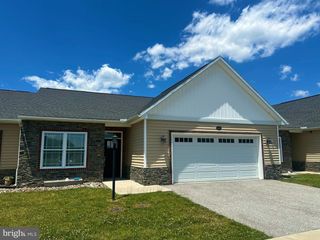 103 BLACKBIRD LN, Shippensburg, PA 17257