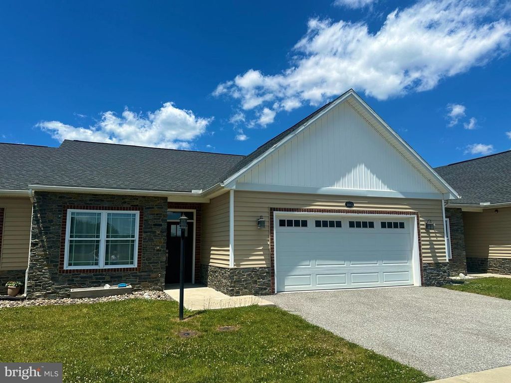 103 BLACKBIRD LN, Shippensburg, PA 17257