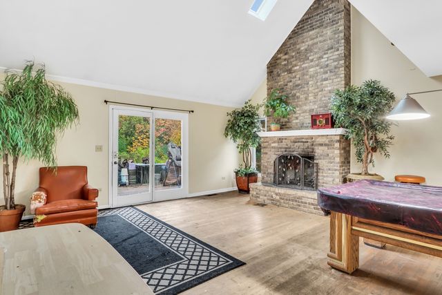 3951 Blackstone Avenue, Gurnee, IL 60031