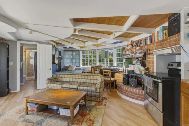 10011 Fuerte Drive, La Mesa, CA 91941