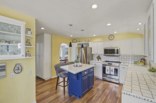 10011 Fuerte Drive, La Mesa, CA 91941