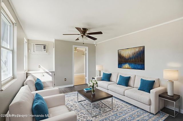 9367 Midway Street, Spring Hill, FL 34608