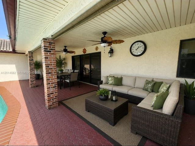 8882 SW 1st Pl, Coral Springs, FL 33071