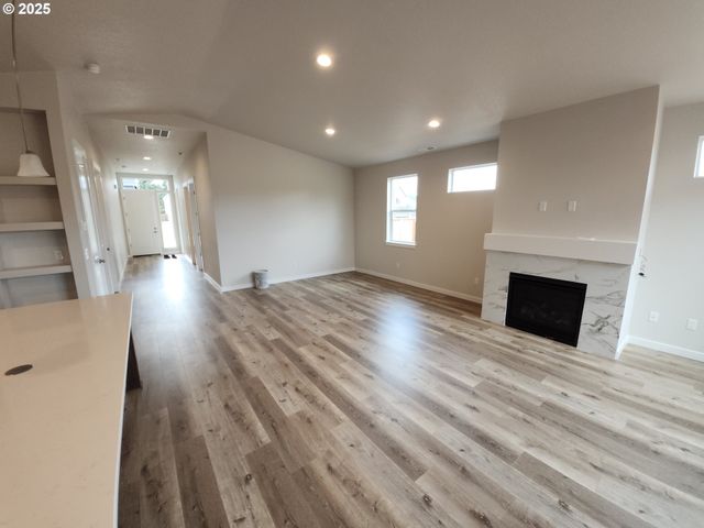 2950 Olympic St 20, Woodburn, OR 97071