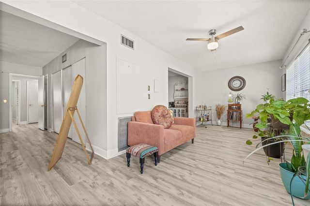 2416 WORLD PARKWAY BOULEVARD 26, Clearwater, FL 33763