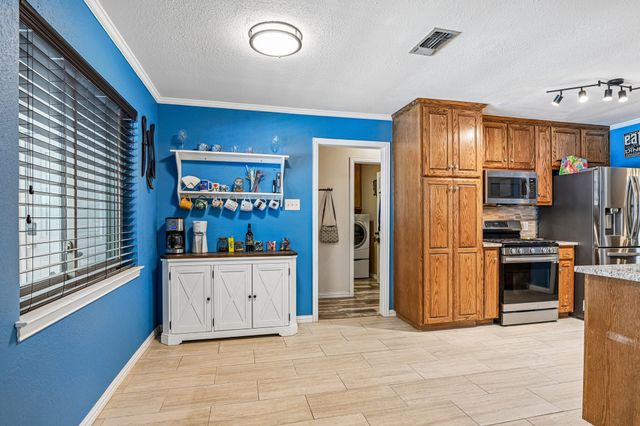 6404 Suncrest Court, North Richland Hills, TX 76180
