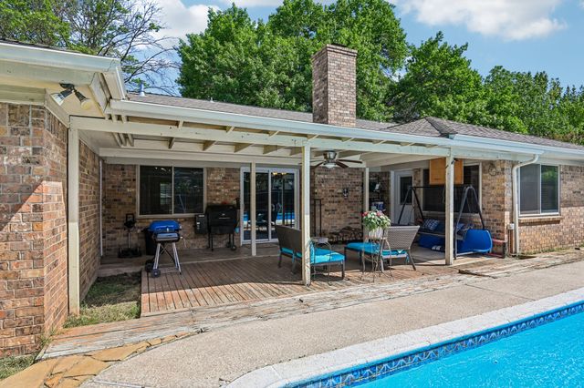 6404 Suncrest Court, North Richland Hills, TX 76180
