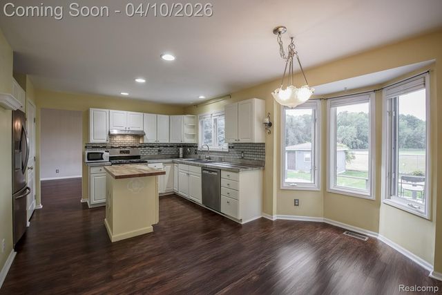 3151 Loon Lake Shores Road, Waterford Charter Township, MI 48329