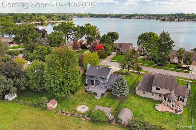 3151 Loon Lake Shores Road, Waterford Charter Township, MI 48329