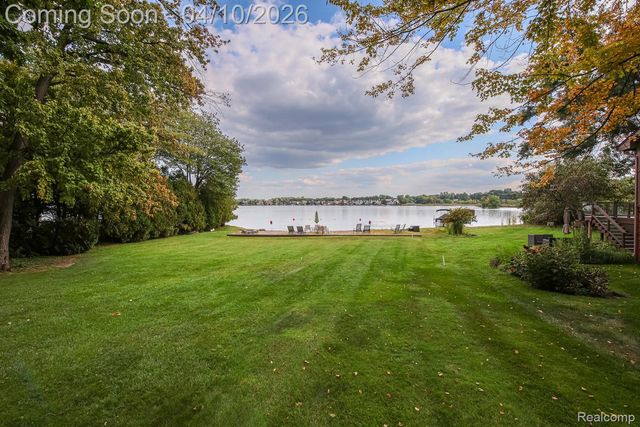 3151 Loon Lake Shores Road, Waterford Charter Township, MI 48329