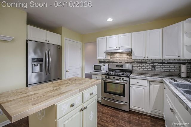 3151 Loon Lake Shores Road, Waterford Charter Township, MI 48329