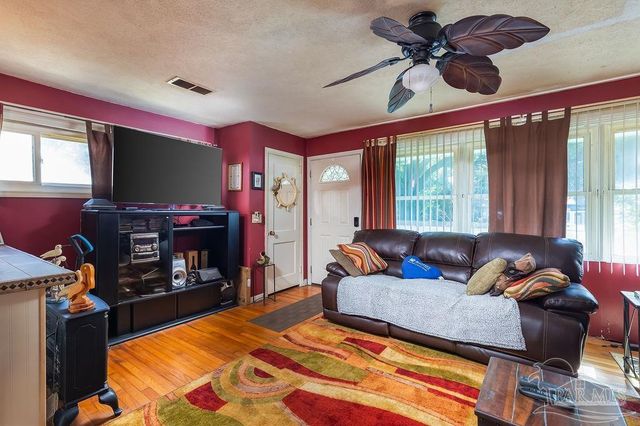 129 Manchester St, Pensacola, FL 32507