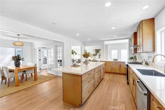 9111 S Halldale Avenue, Los Angeles, CA 90047
