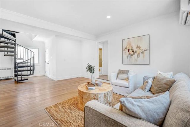 9111 S Halldale Avenue, Los Angeles, CA 90047