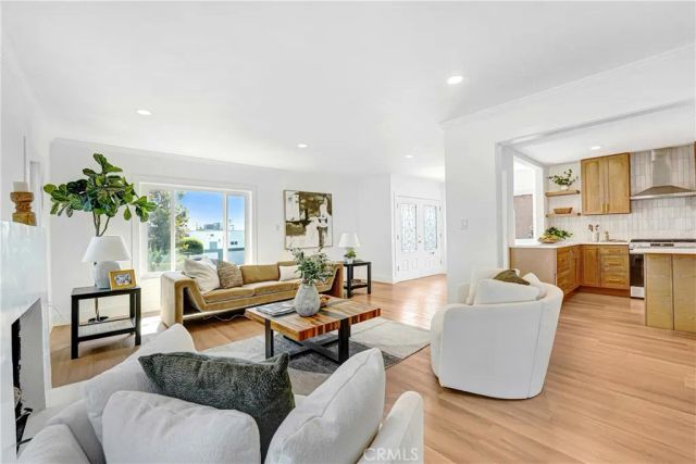 9111 S Halldale Avenue, Los Angeles, CA 90047