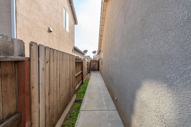 1467 Linda Mesa Drive, Madera, CA 93638