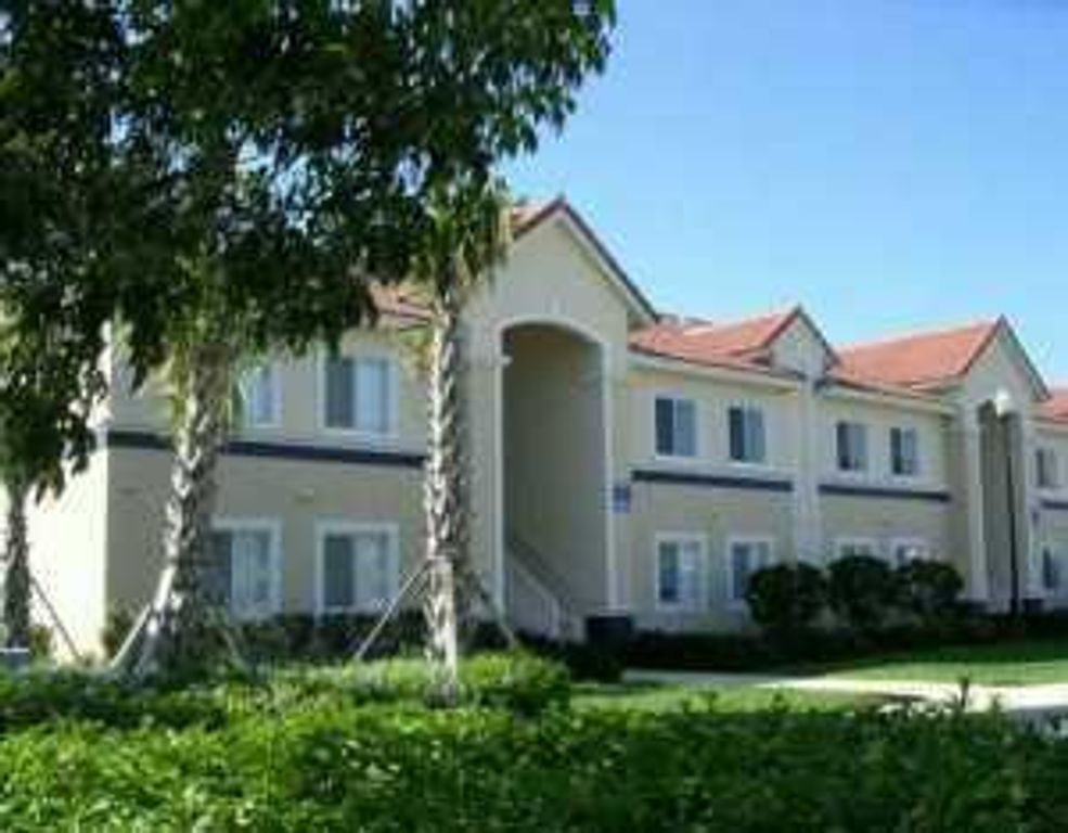 1049 Golden Lakes Boulevard 122, West Palm Beach, FL 33411