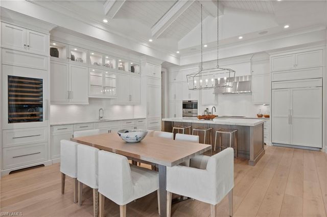 655 Starboard DR, Naples, FL 34103