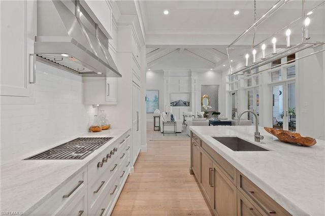 655 Starboard DR, Naples, FL 34103