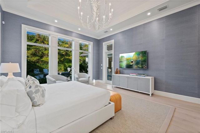 655 Starboard DR, Naples, FL 34103