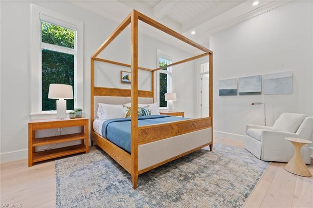 655 Starboard DR, Naples, FL 34103