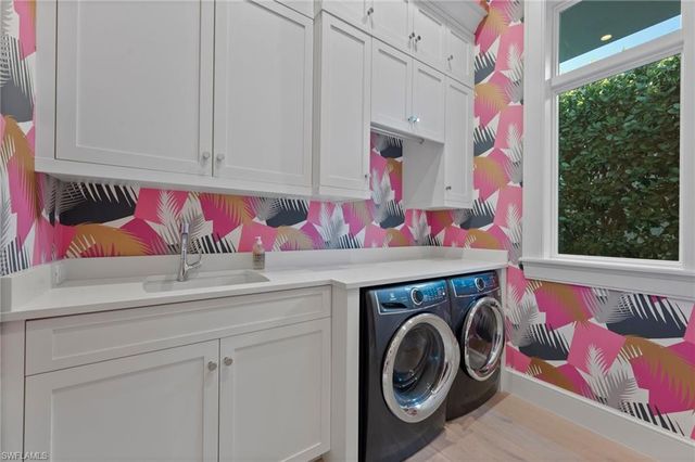 655 Starboard DR, Naples, FL 34103