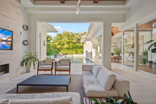 655 Starboard DR, Naples, FL 34103