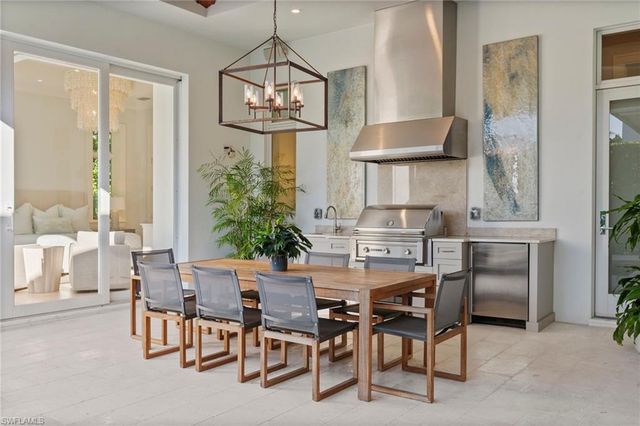 655 Starboard DR, Naples, FL 34103